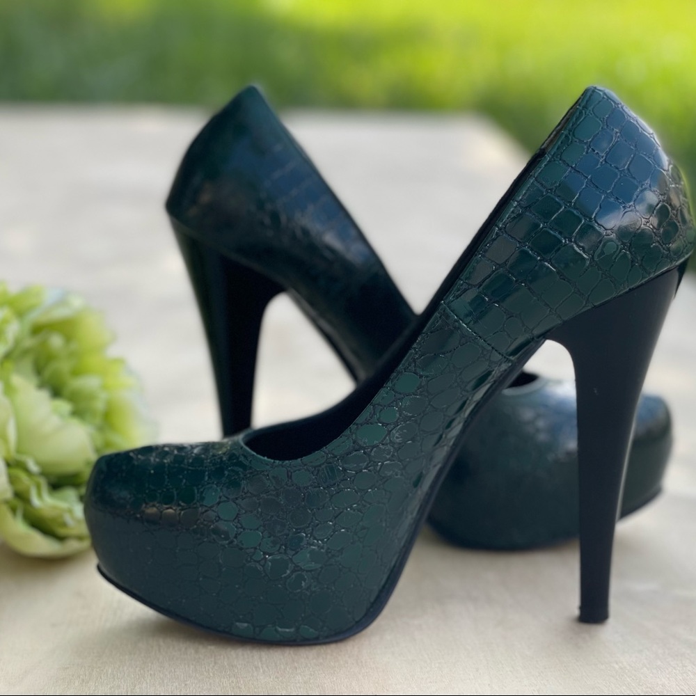 Dark Green Heels 👠